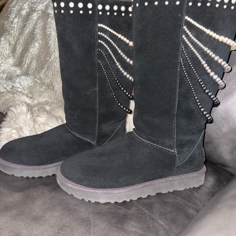 UGG Limited Edition Black SuedeCalais Pearls Size 9 Boots W/Box EUC